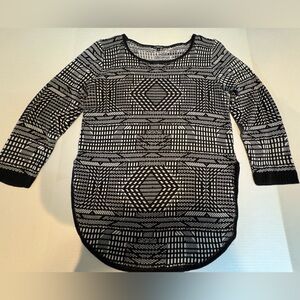 Women’s Small 3/4 Sleeve Black Pattern Acrylic Top by Hannah